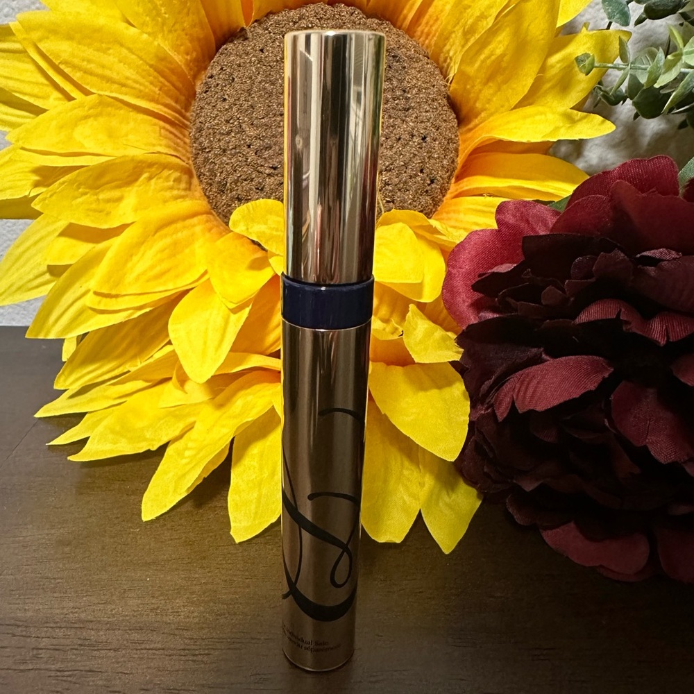 🎉 HOST PICK🎉 Estée Lauder Sumptuous Extreme Lash Multiplying Volume Mascara - Picture 7 of 10